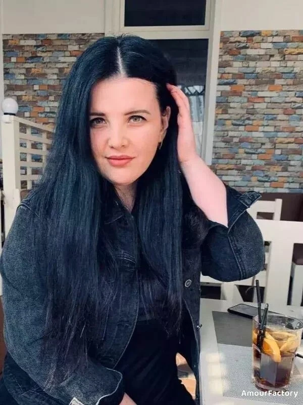 Elina Profile image 3