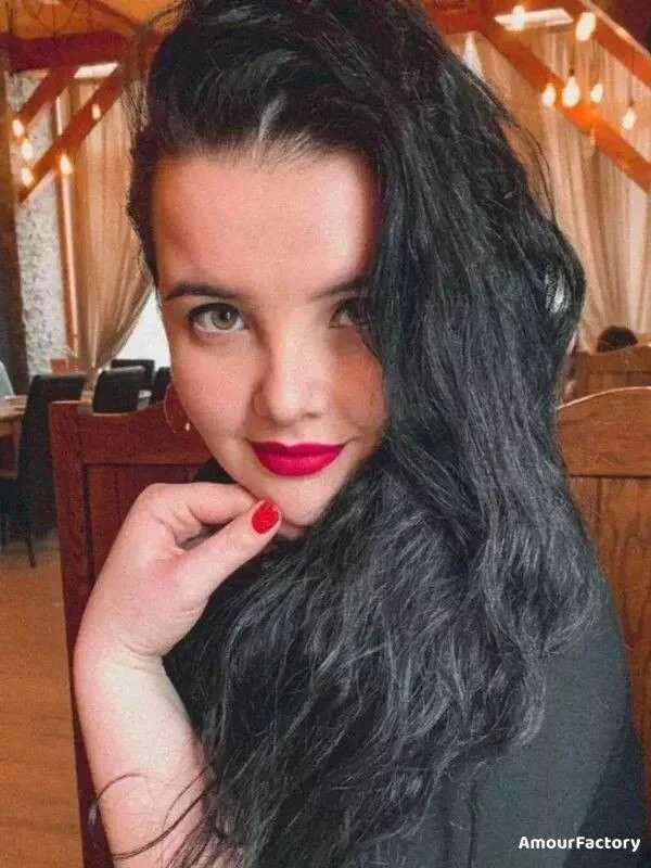Elina Profile image 4