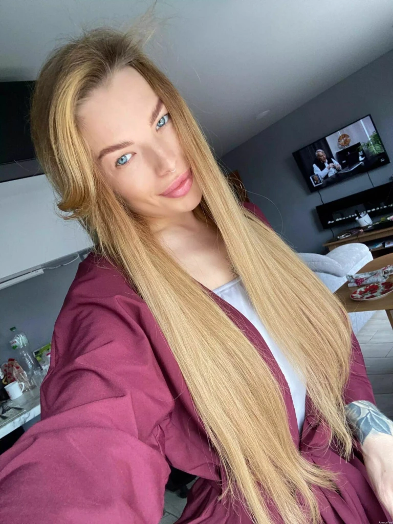 Elena Profile image 3