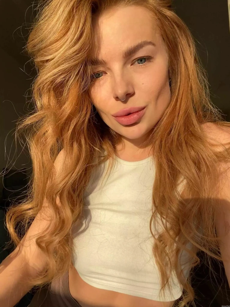 Elena Profile image 2