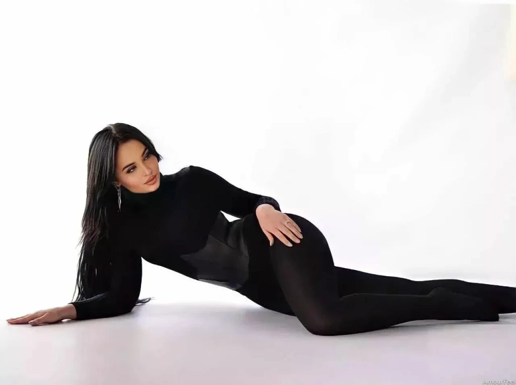 Julia Profile image 4