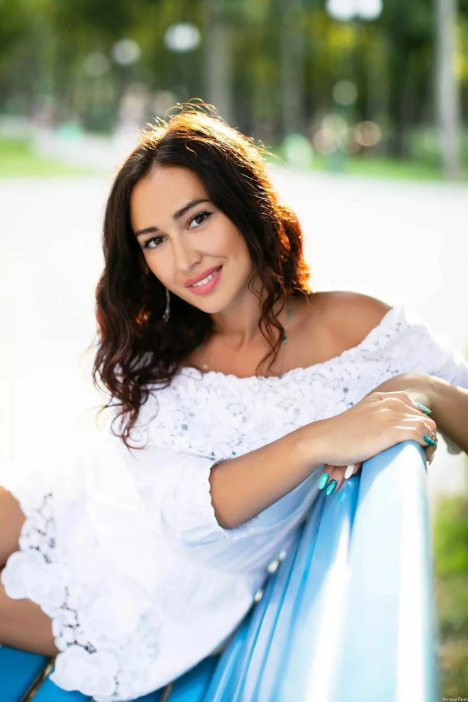 Elena Profile image 1