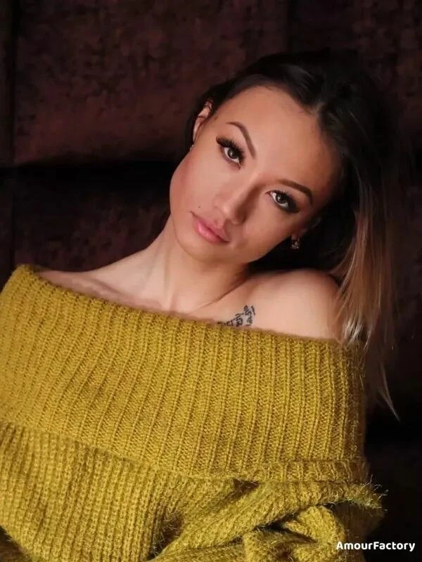 Elena Profile image 4