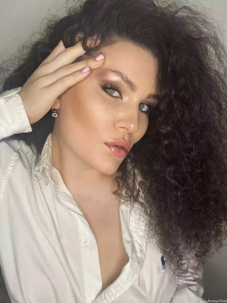 Victoria Profile image 3