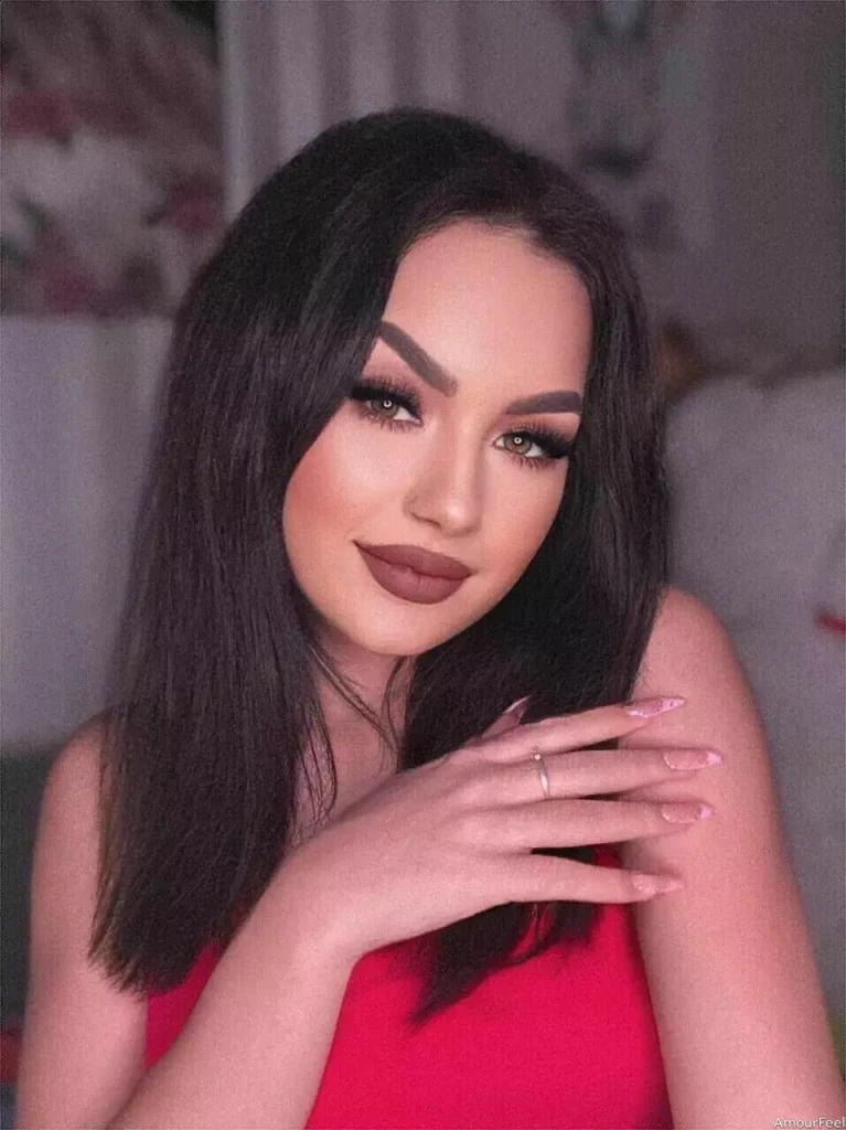 Olena Profile image 2