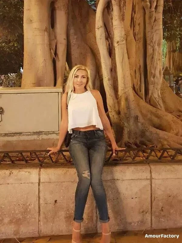 Yuliia Profile image 4