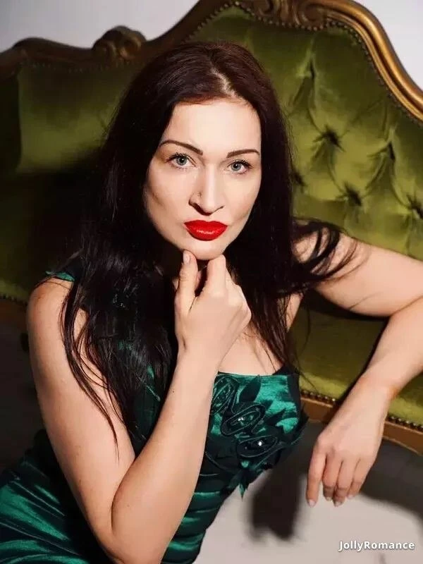 Julia Profile image 1