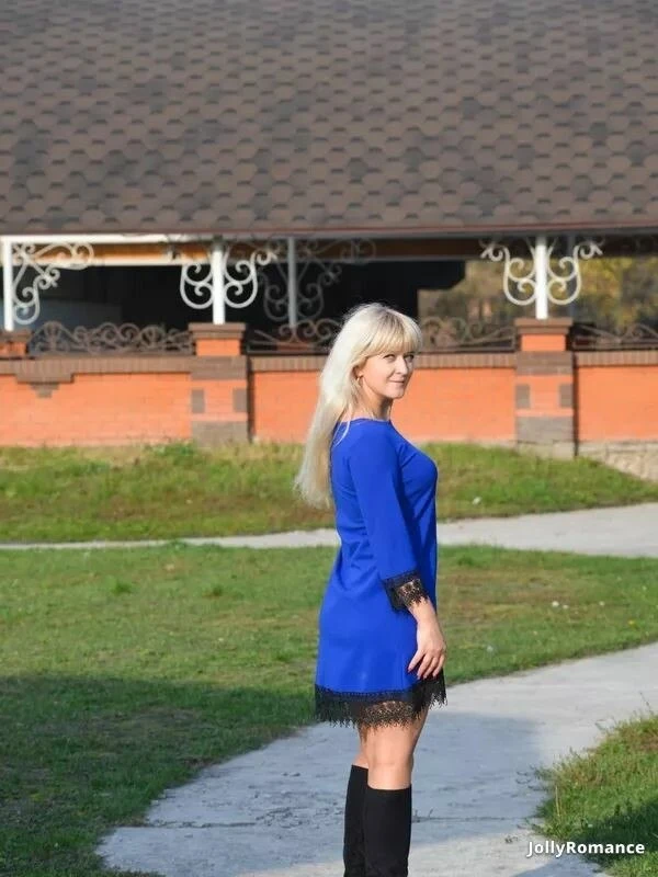 Zarina Profile image 2