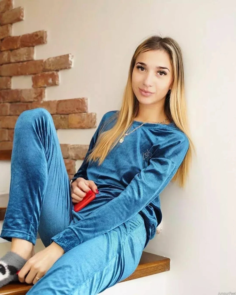 Larisa Profile image 4