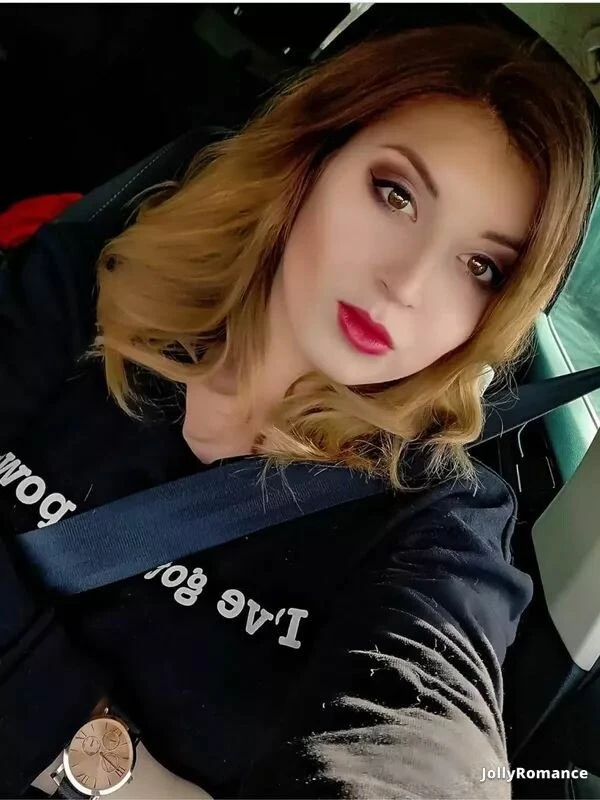 Elena Profile image 2