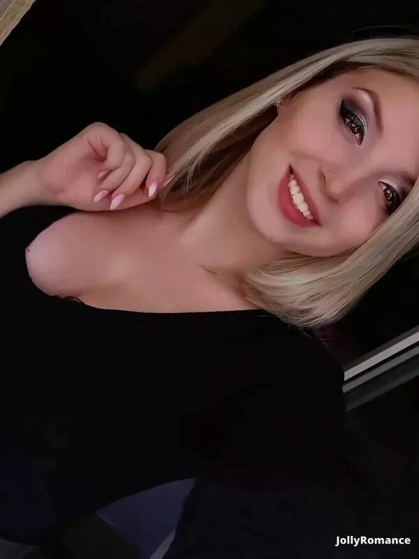 Elena Profile image 4