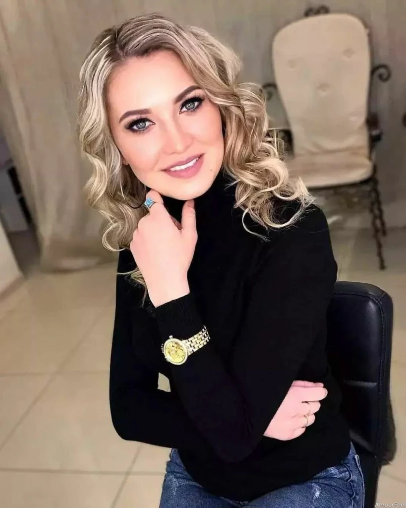 Julia Profile image 2