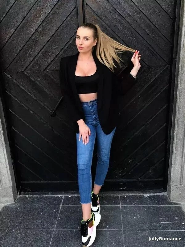 Anna Profile image 2