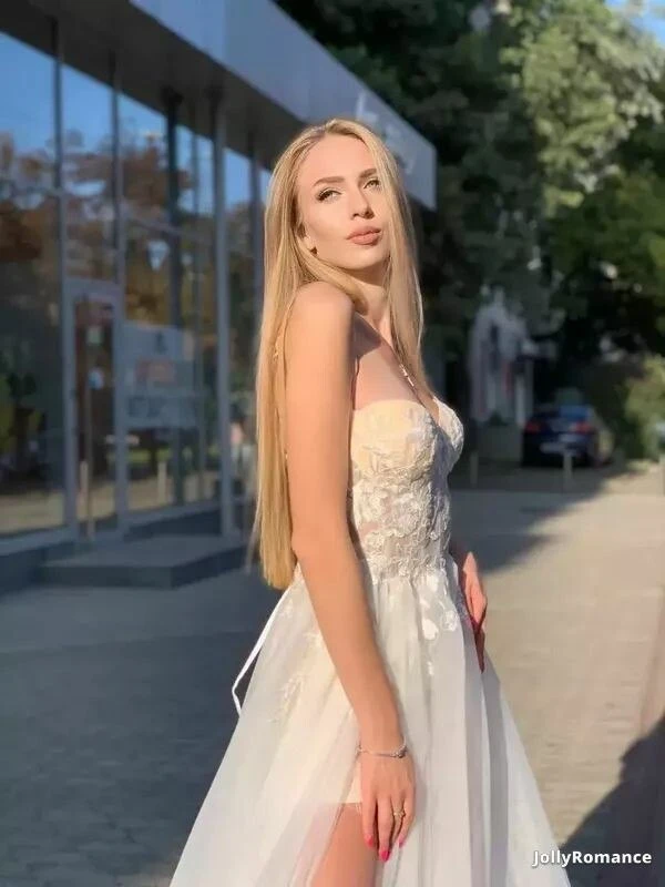 Olena Profile image 4