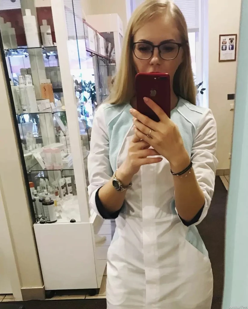 Elena Profile image 3