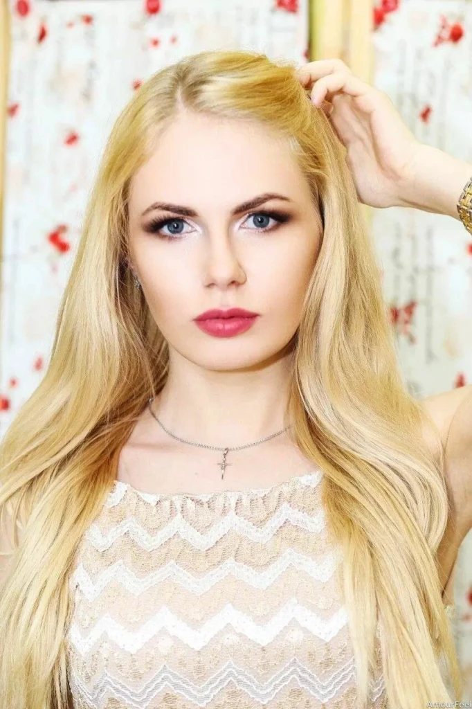 Elena Profile image 2