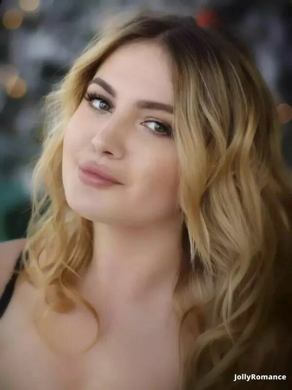 Anna Profile image 2