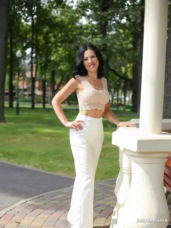 Oksana Profile image 3