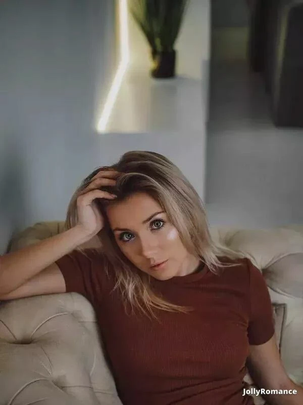 Anna Profile image 3