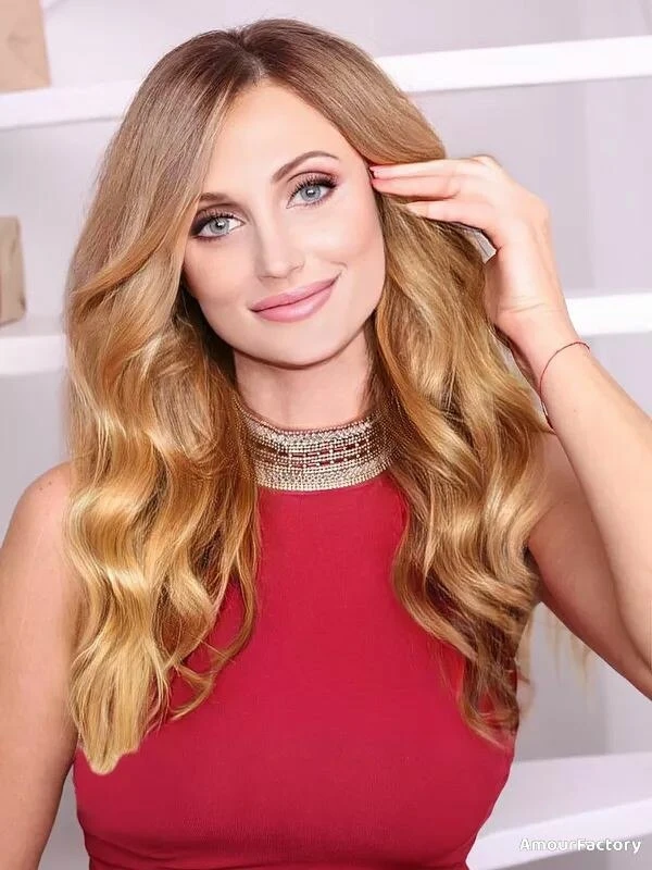 Elena Profile image 3