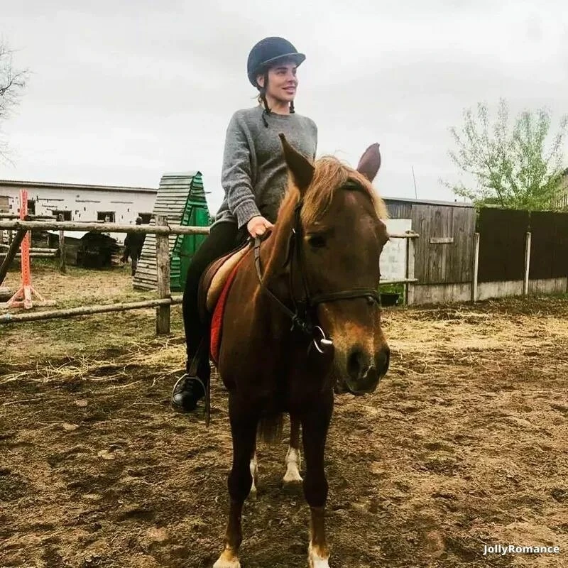 Dina Profile image 3