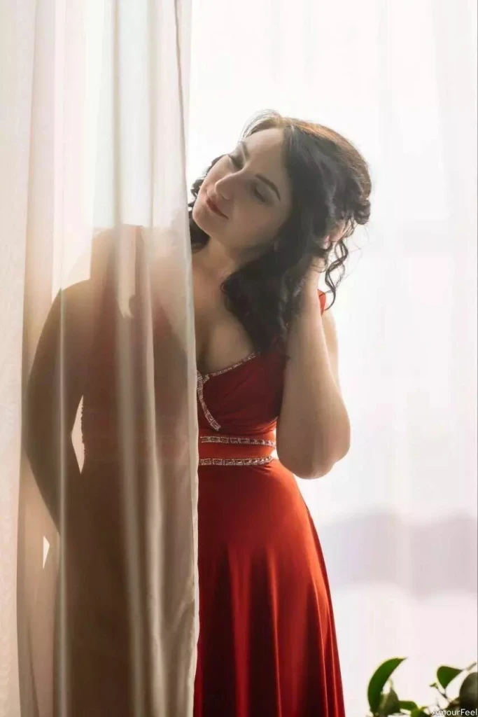 Elina Profile image 4