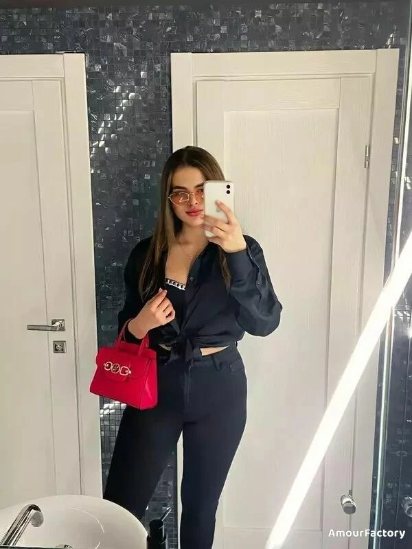 Liliya Profile image 2