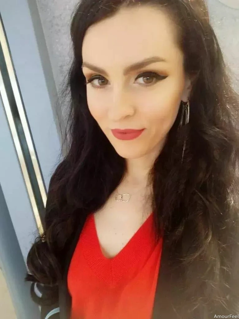 Yana Profile image 4