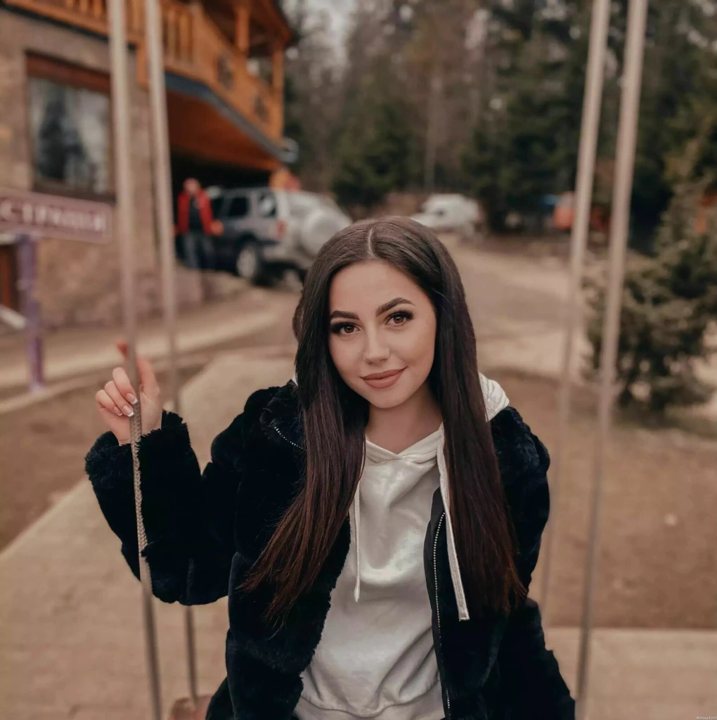 Liubov Profile image 2
