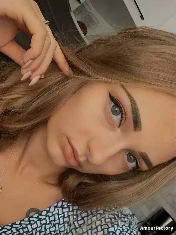 Karina Profile image 4