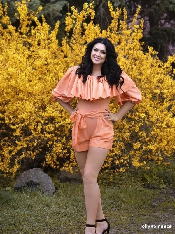 Elena Profile image 4