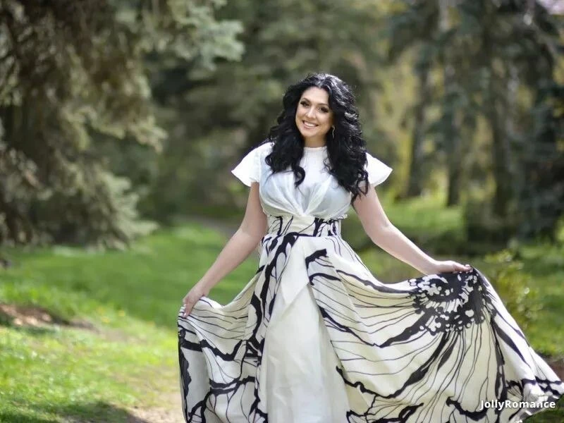 Elena Profile image 2