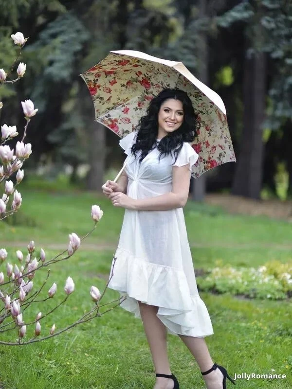 Elena Profile image 3