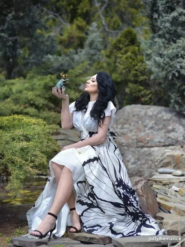 Elena Profile image 1