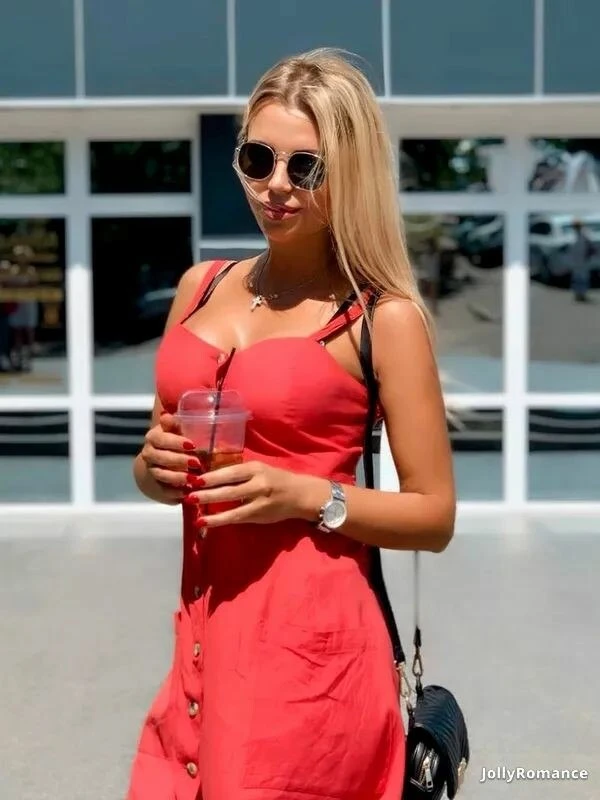 Larysa Profile image 2