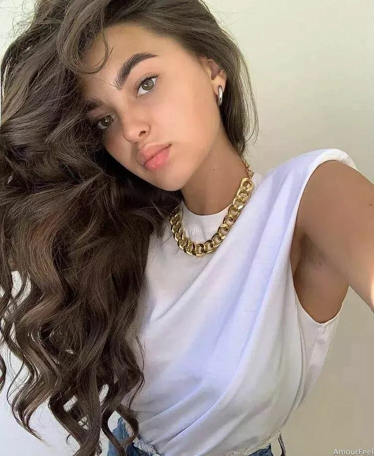 Alina Profile image 2