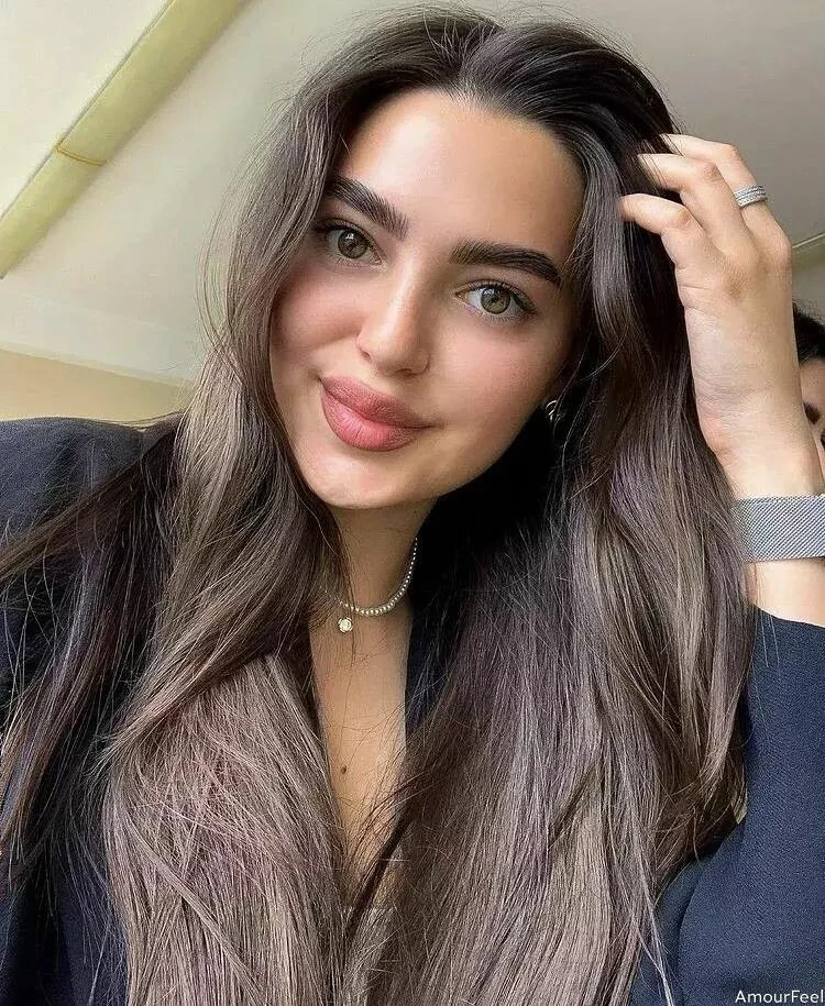 Alina Profile image 4
